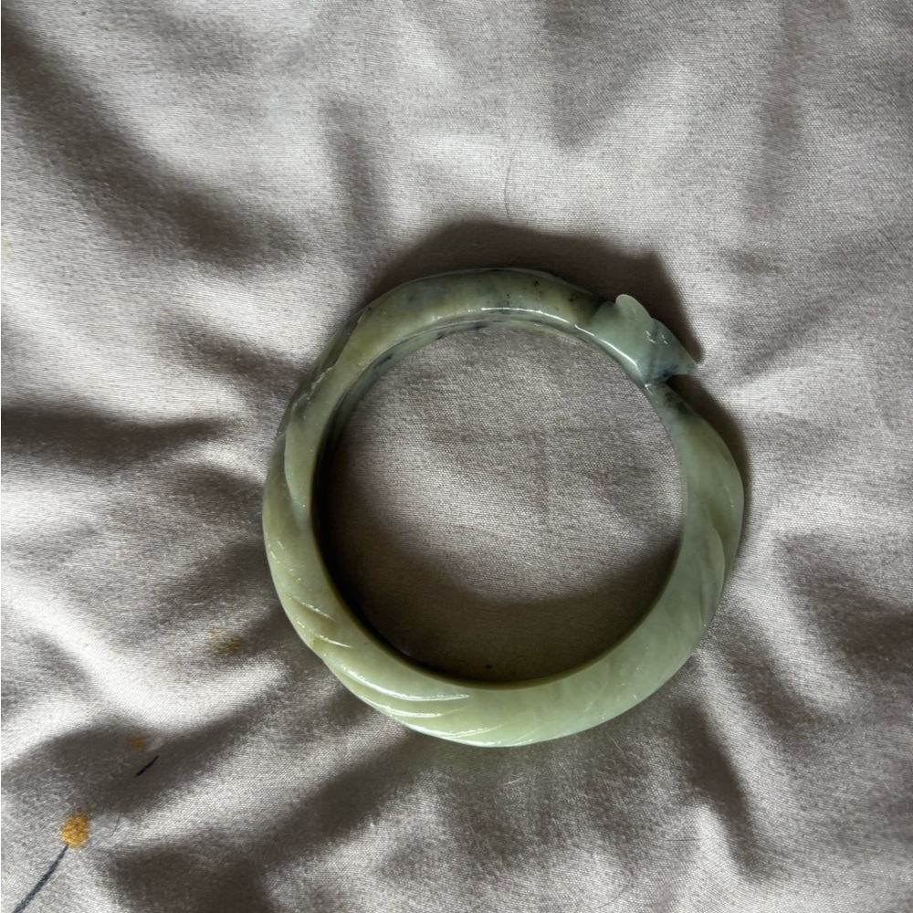 Green Jade Nine Tail Fox Carving Bangle